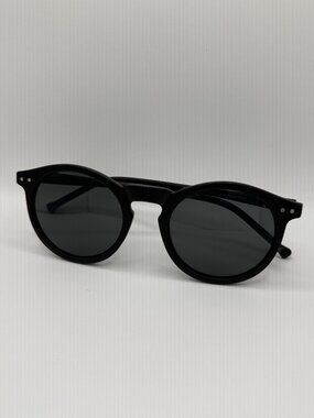 ASOS DESIGN Round Sunglasses – Black – Smoke Lens